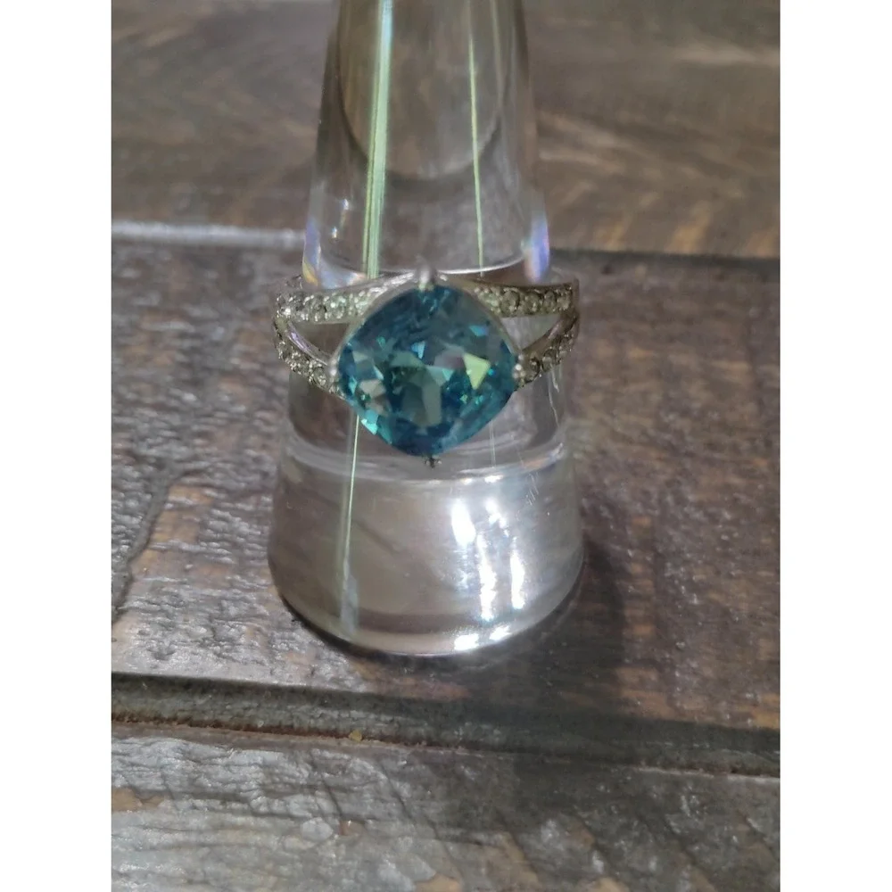 Unbranded cushion cut